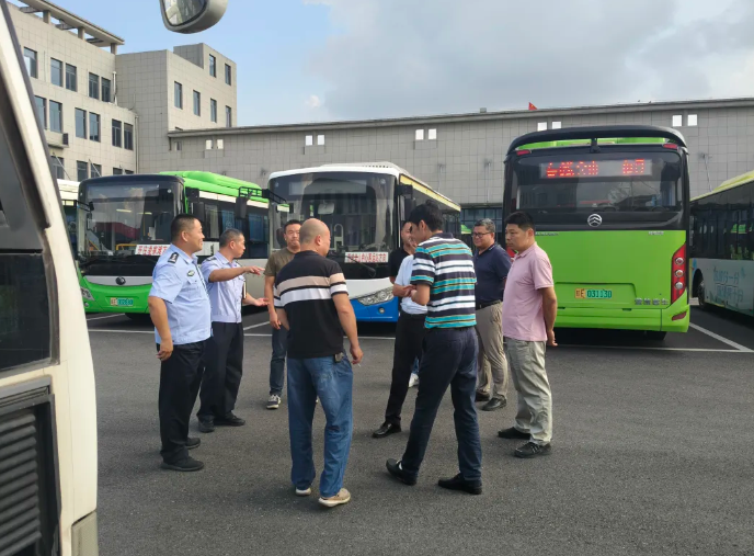 馬鞍山長客:含山縣多部門聯合開展老舊營運車輛現場核驗工作